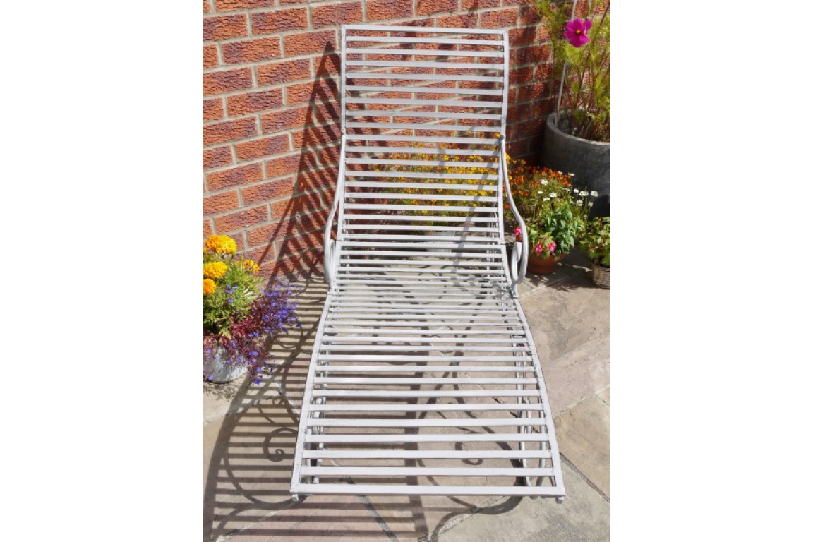 'Crawley' Rustic Wash Finish Garden Lounger